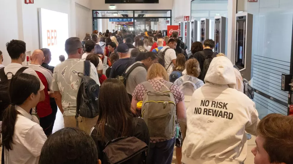 Haos pe aeroportul din Milano: pasageri leșinați și zboruri ratate din cauza noului sistem UE