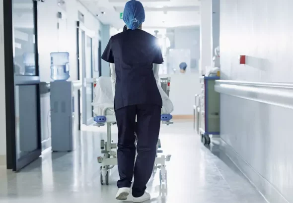 Tot mai mulți tineri își pun singuri diagnostice după ce citesc comentarii pe TikTok