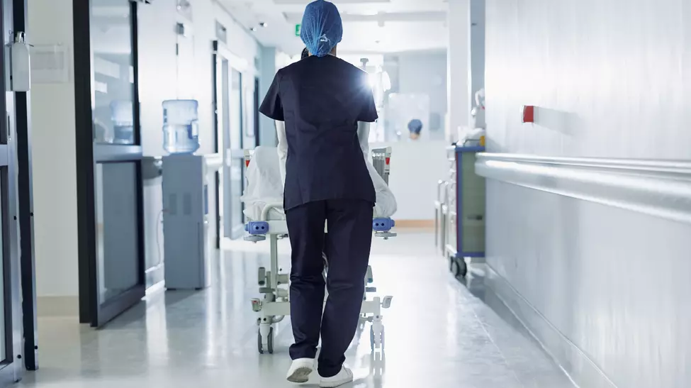 Tot mai mulți tineri își pun singuri diagnostice după ce citesc comentarii pe TikTok