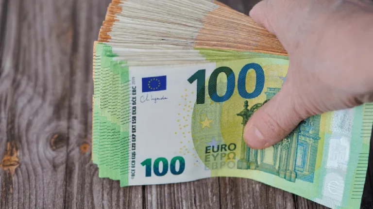 Peste 2 miliarde de euro au dispărut din rezervele valutare ale BNR