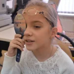Un copil din trei are miopie, dar România se confruntă cu lipsa medicilor oftalmopediatri