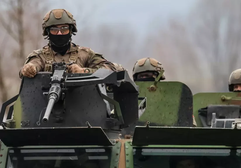 Polonia și Marea Britanie își întăresc alianța militară: nou tratat de apărare în fața amenințărilor Rusiei