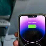 Este bine să încarci telefonul până la 100%? Specialiștii explică regula care poate prelungi viața bateriei