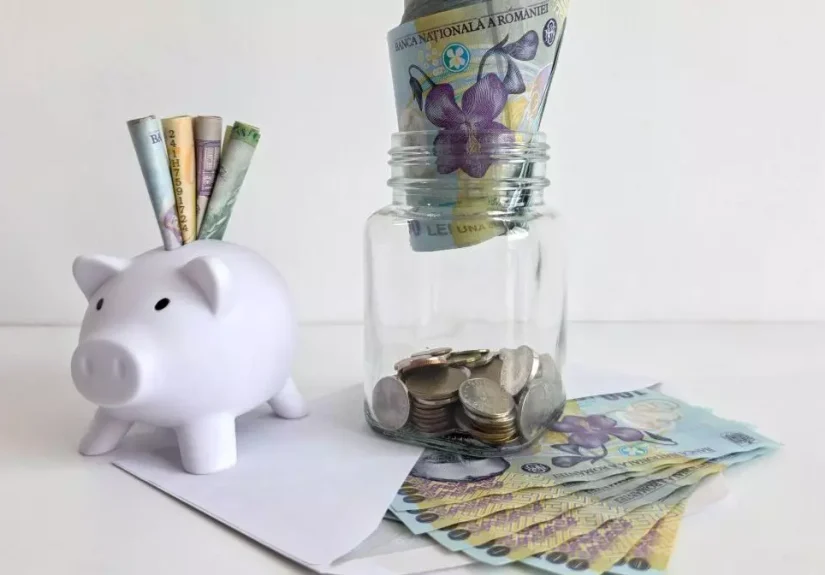 Moneda națională pierde teren în fața principalelor valute. Euro, dolarul și lira au urcat în cursul BNR