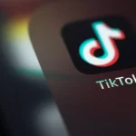 TikTok, acuzată oficial de Uniunea Europeană că nu protejează suficient copiii. Platforma riscă o amendă uriașă