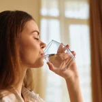 Băutura din trei ingrediente pe care mulți o consumă dimineața pentru digestie. Se prepară în câteva minute