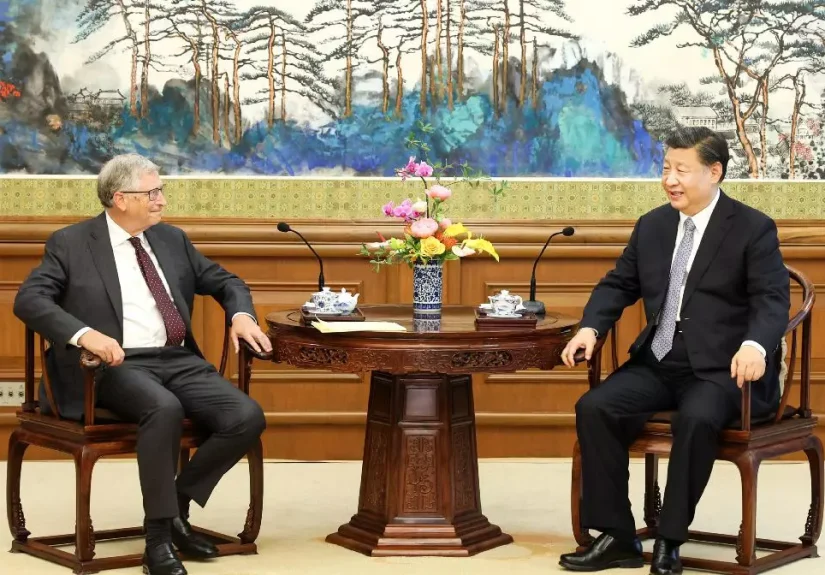 Bill Gates trage un semnal de alarmă privind inteligența artificială. Vrea să discute direct cu Xi Jinping despre riscurile AI