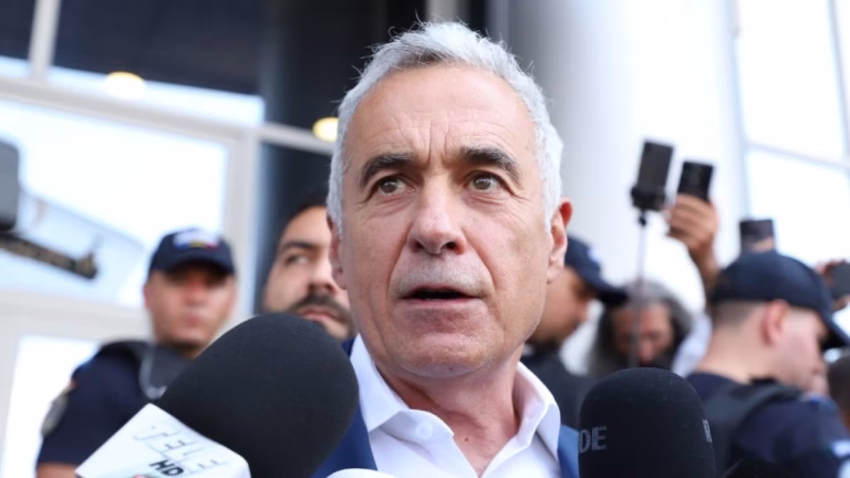 Călin Georgescu, în fața judecătorilor după reținerea de către DIICOT. Ce pedepse prevede legea pentru acuzațiile din dosar